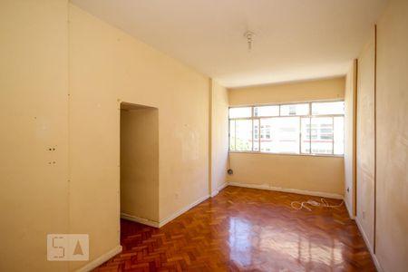 Sala de Apartamento com 2 quartos, 80m² Copacabana