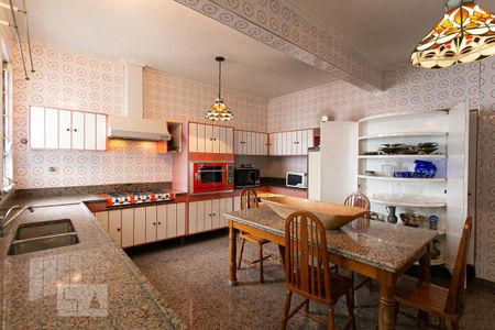 Apartamento à venda com 300m², 4 quartos e 2 vagas Apartamento à venda com 300m², 4 quartos e 2 vagasCozinha