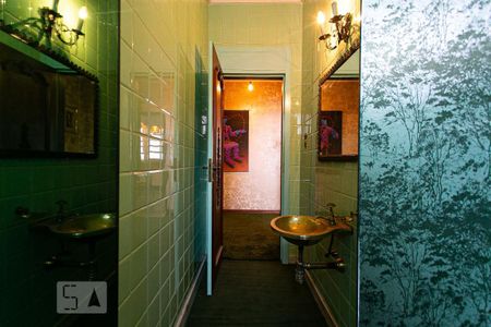 Apartamento à venda com 300m², 4 quartos e 2 vagas Apartamento à venda com 300m², 4 quartos e 2 vagasLavabo