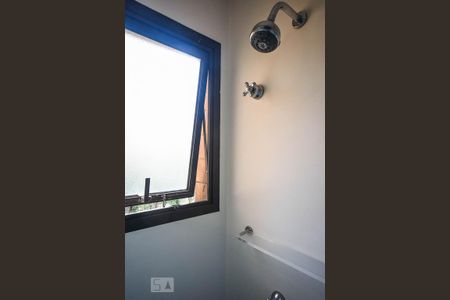Apartamento para alugar com 240m², 4 quartos e 4 vagasChuveiro do banheiro da suíte 2