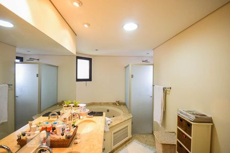 Apartamento para alugar com 240m², 4 quartos e 4 vagasBanheiro 1 da suíte 3