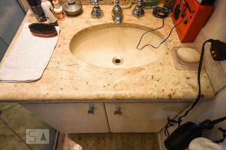 Apartamento para alugar com 240m², 4 quartos e 4 vagasPia do banheiro 2 da suíte 3