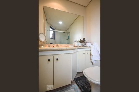 Apartamento para alugar com 240m², 4 quartos e 4 vagasBanheiro suíte 1