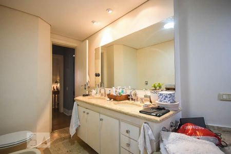 Apartamento para alugar com 240m², 4 quartos e 4 vagasBanheiro 1 da suíte 3