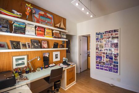 Apartamento para alugar com 240m², 4 quartos e 4 vagasEscritório