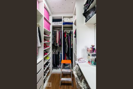 Casa de condomínio à venda com 125m², 2 quartos e 2 vagas Casa de condomínio à venda com 125m², 2 quartos e 2 vagasCloset