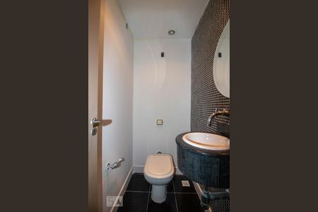 Lavabo de apartamento à venda com 2 quartos, 80m² em Moinhos de Vento, Porto Alegre