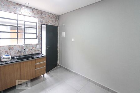Cozinha de casa para alugar com 2 quartos, 30m² em Chácara Mafalda, São Paulo