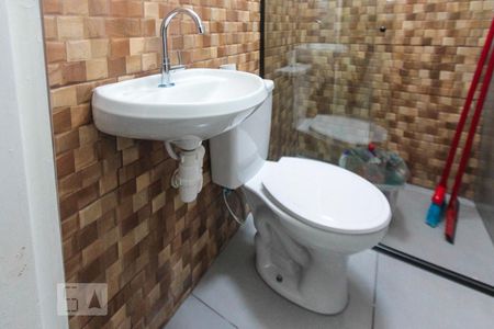 Banheiro de casa para alugar com 1 quarto, 34m² em Chácara Mafalda, São Paulo