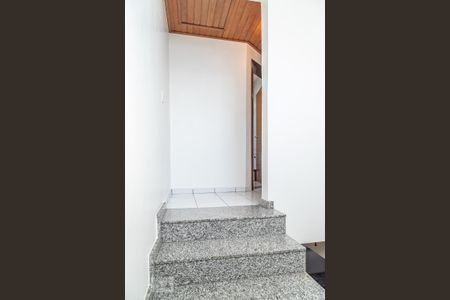 Casa à venda com 240m², 5 quartos e 3 vagasEscada