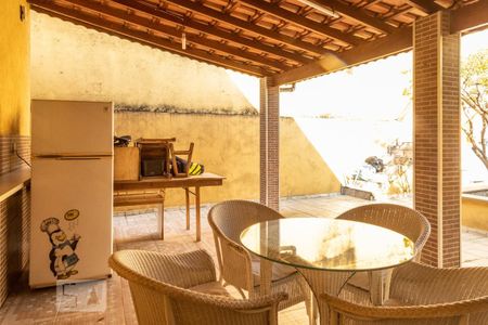 Casa à venda com 240m², 5 quartos e 3 vagasQuintal