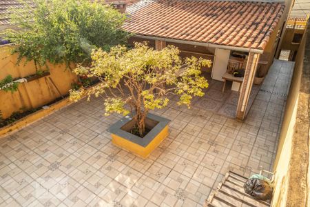 Casa à venda com 240m², 5 quartos e 3 vagasEscada