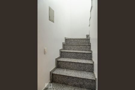 Casa à venda com 240m², 5 quartos e 3 vagasEscada