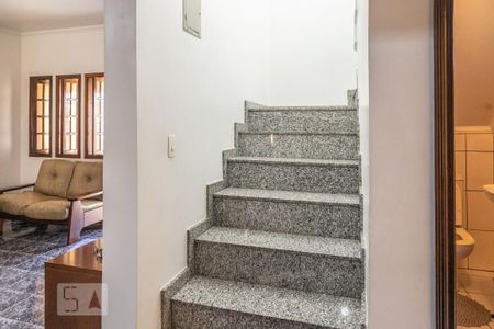 Casa à venda com 240m², 5 quartos e 3 vagasEscada