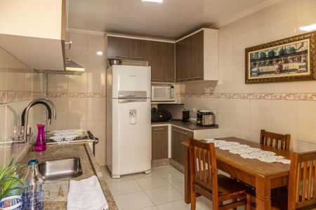 Casa à venda com 240m², 5 quartos e 3 vagasEdícula - Cozinha