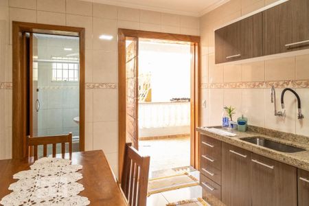 Casa à venda com 240m², 5 quartos e 3 vagasEdícula - Cozinha