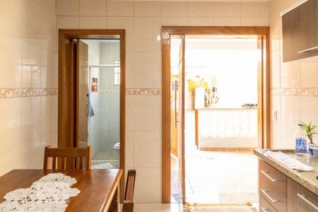 Casa à venda com 240m², 5 quartos e 3 vagasEdícula - Cozinha