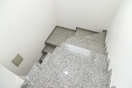 Casa à venda com 240m², 5 quartos e 3 vagasEscada