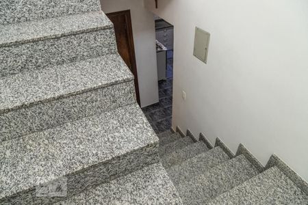 Casa à venda com 240m², 5 quartos e 3 vagasEscada