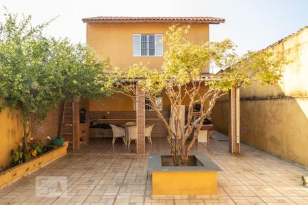 Casa à venda com 240m², 5 quartos e 3 vagasQuintal