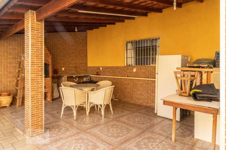 Casa à venda com 240m², 5 quartos e 3 vagasQuintal