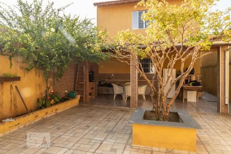 Casa à venda com 240m², 5 quartos e 3 vagasQuintal