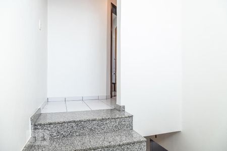 Casa à venda com 240m², 5 quartos e 3 vagasEscada