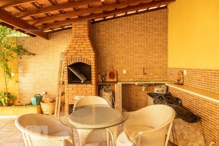 Casa à venda com 240m², 5 quartos e 3 vagasChurrasqueira