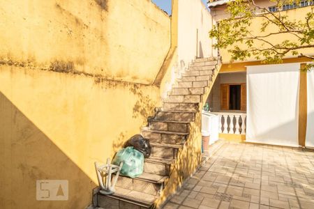 Casa à venda com 240m², 5 quartos e 3 vagasEscada