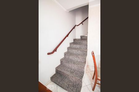 escada acesso dormitorios de casa de condomínio à venda com 2 quartos, 109m² em Piqueri, São Paulo