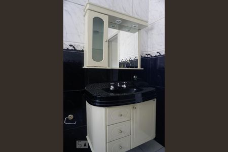 Casa para alugar com 200m², 3 quartos e 1 vagaBanheiro da Suíte