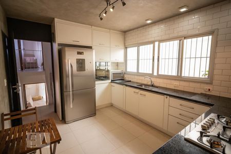 Cozinha de casa para alugar com 2 quartos, 125m² em Cidade dos Bandeirantes, São Paulo