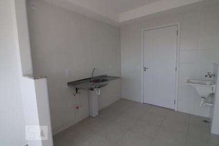 Cozinha de apartamento para alugar com 1 quarto, 27m² em Jardim Adutora, São Paulo