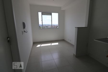 Cozinha de apartamento para alugar com 1 quarto, 27m² em Jardim Adutora, São Paulo