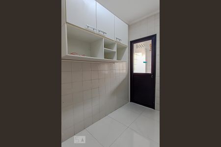 Cozinha de apartamento à venda com 3 quartos, 69m² em Jardim Tupanci, Barueri