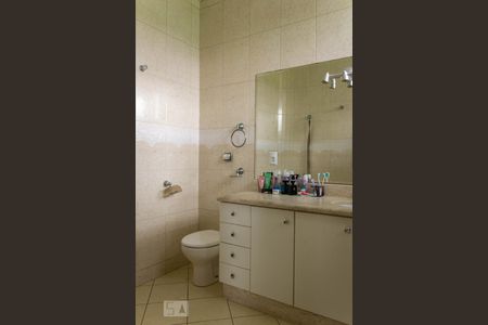 Casa para alugar com 1240m², 5 quartos e 8 vagasBanheiro da Suíte 2