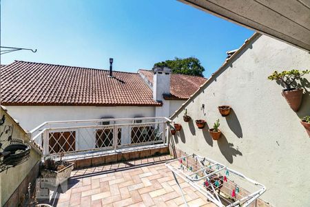 Casa de condomínio à venda com 190m², 3 quartos e 2 vagas Casa de condomínio à venda com 190m², 3 quartos e 2 vagasTerraço