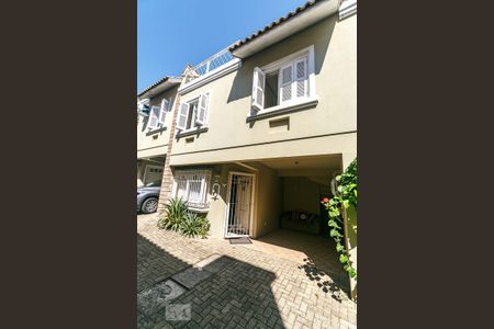 Casa de condomínio à venda com 190m², 3 quartos e 2 vagas Casa de condomínio à venda com 190m², 3 quartos e 2 vagasFachada