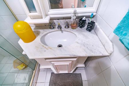 Casa de condomínio à venda com 190m², 3 quartos e 2 vagas Casa de condomínio à venda com 190m², 3 quartos e 2 vagasBanheiro