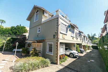 Casa de condomínio à venda com 190m², 3 quartos e 2 vagas Casa de condomínio à venda com 190m², 3 quartos e 2 vagasFachada