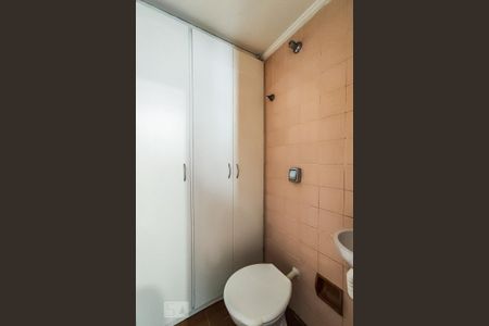 Apartamento para alugar com 68m², 3 quartos e 1 vagaÁrea de Serviço - Banheiro