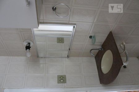 Banheiro de apartamento para alugar com 1 quarto, 55m² em Centro, São Vicente