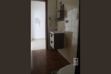 Banheiro de apartamento para alugar com 1 quarto, 50m² em Centro, São Vicente