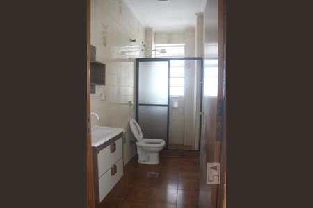 Banheiro de apartamento para alugar com 1 quarto, 50m² em Centro, São Vicente