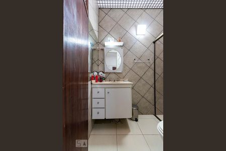 Casa à venda com 100m², 2 quartos e 1 vaga2o. Andar - Banheiro