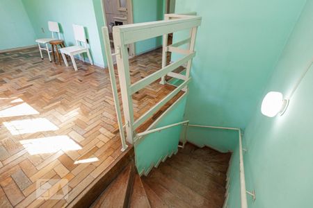 Casa à venda com 170m², 2 quartos e 4 vagasEscada