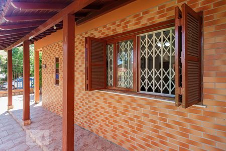 Casa à venda com 170m², 2 quartos e 4 vagasFachada