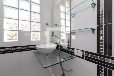 Casa à venda com 250m², 2 quartos e 2 vagasBanheiro da Suíte