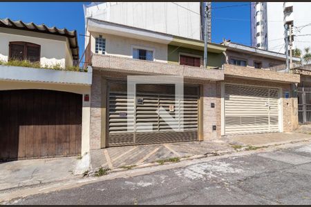 Casa à venda com 250m², 2 quartos e 2 vagasFachada