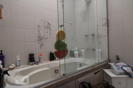 Casa à venda com 300m², 4 quartos e 3 vagasbanheira da suíte 3